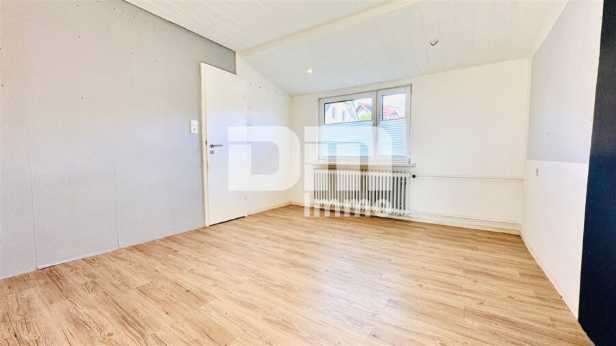 Modernisiertes Einfamilienhaus mit großer Garage in ruhiger Lage mit Panoramablick - OG / DG Kinderzimmer 2 / Zugang Badezimmer